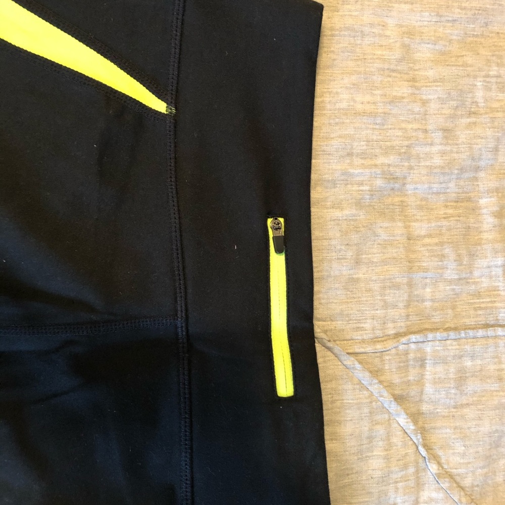 Fabletics Workout Capris - Picture 4 of 4